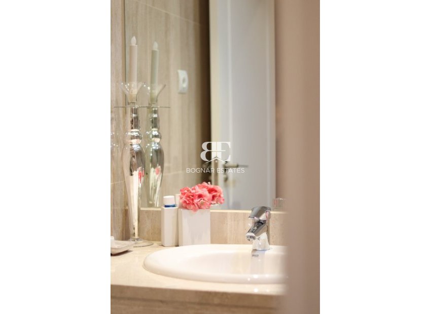 Herverkoop - apartment -
Marbella - Nueva Andalucía