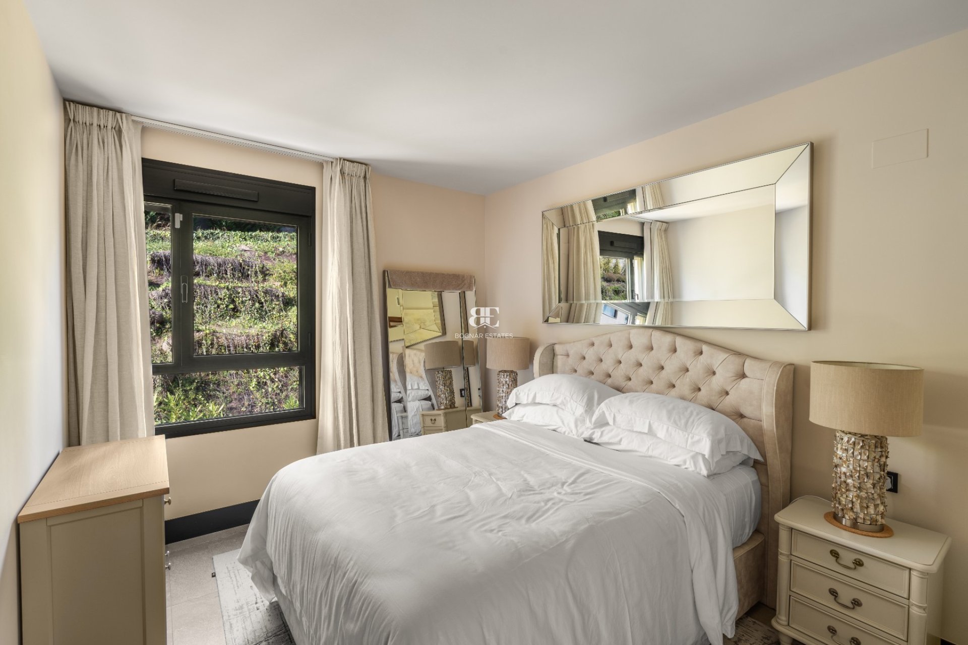 Herverkoop - apartment -
Marbella - Nueva Andalucía