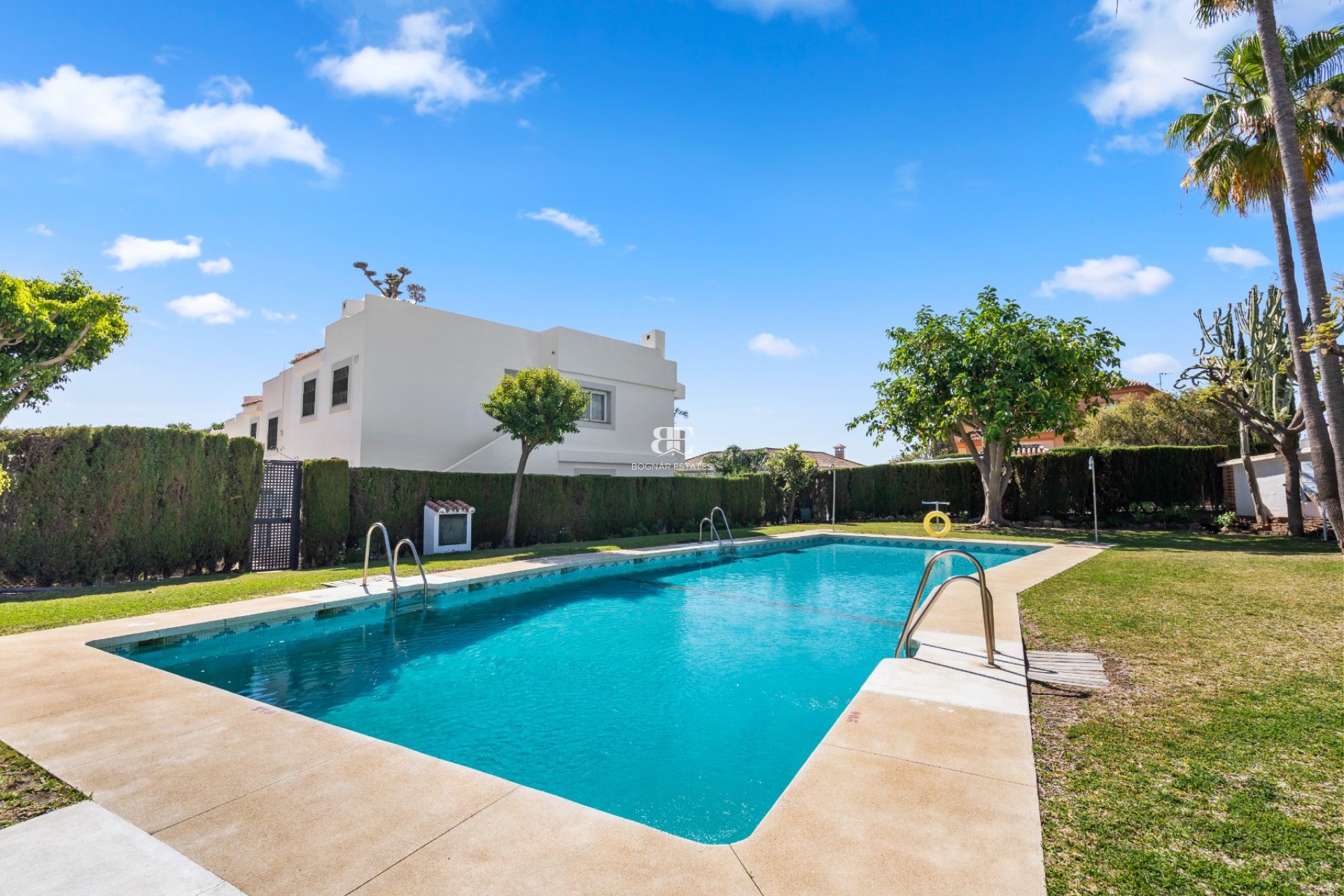 Herverkoop - apartment -
Marbella - Nueva Andalucía