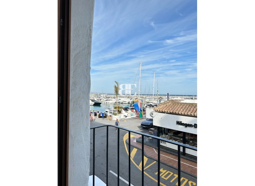 Herverkoop - apartment -
Marbella - Puerto Banús