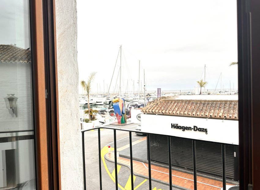 Herverkoop - apartment -
Marbella - Puerto Banús