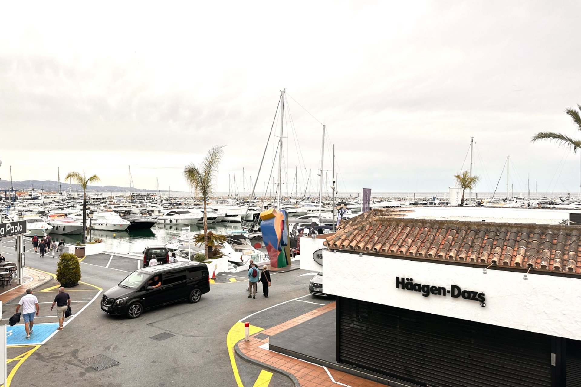 Herverkoop - apartment -
Marbella - Puerto Banús
