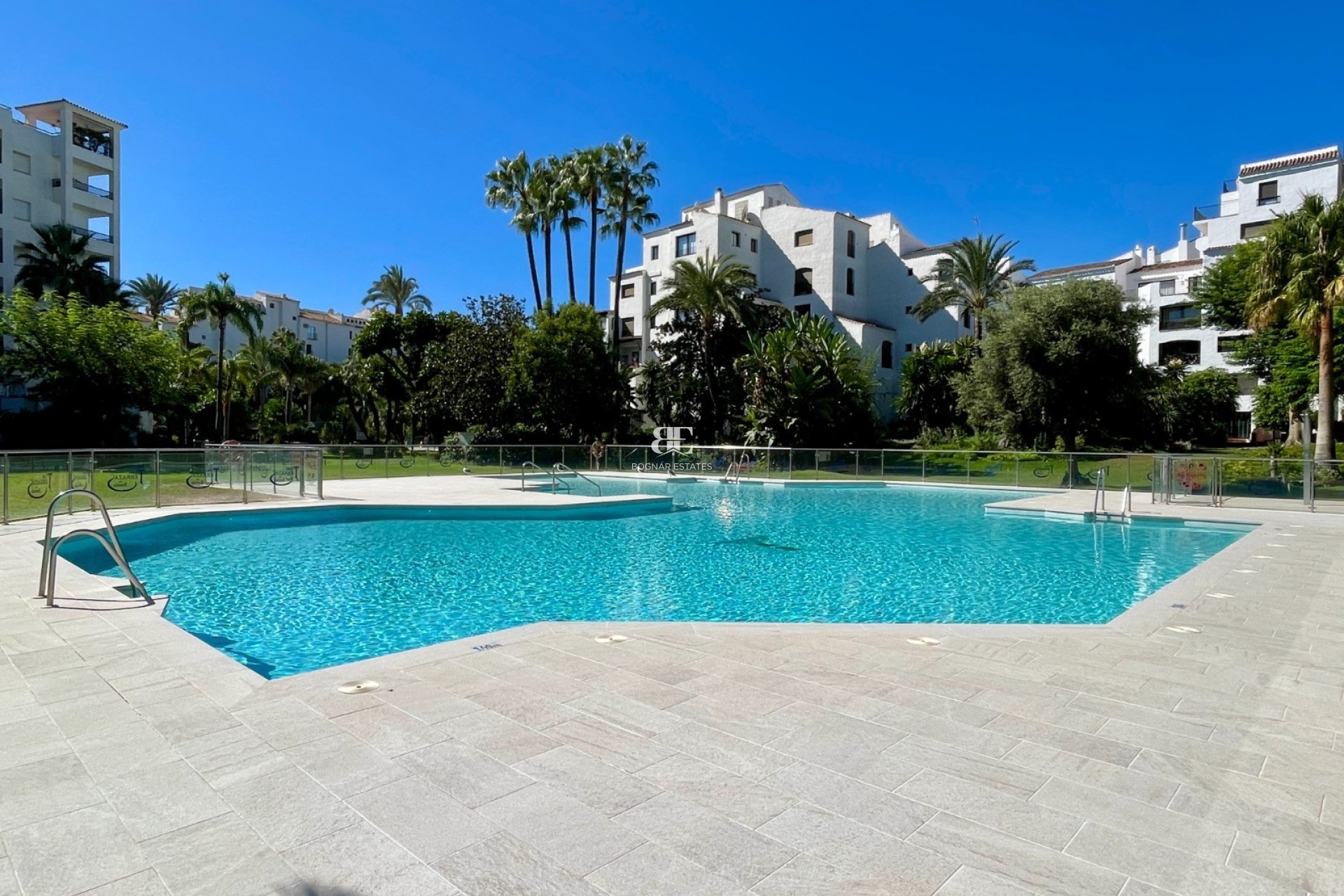 Herverkoop - apartment -
Marbella - Puerto Banús