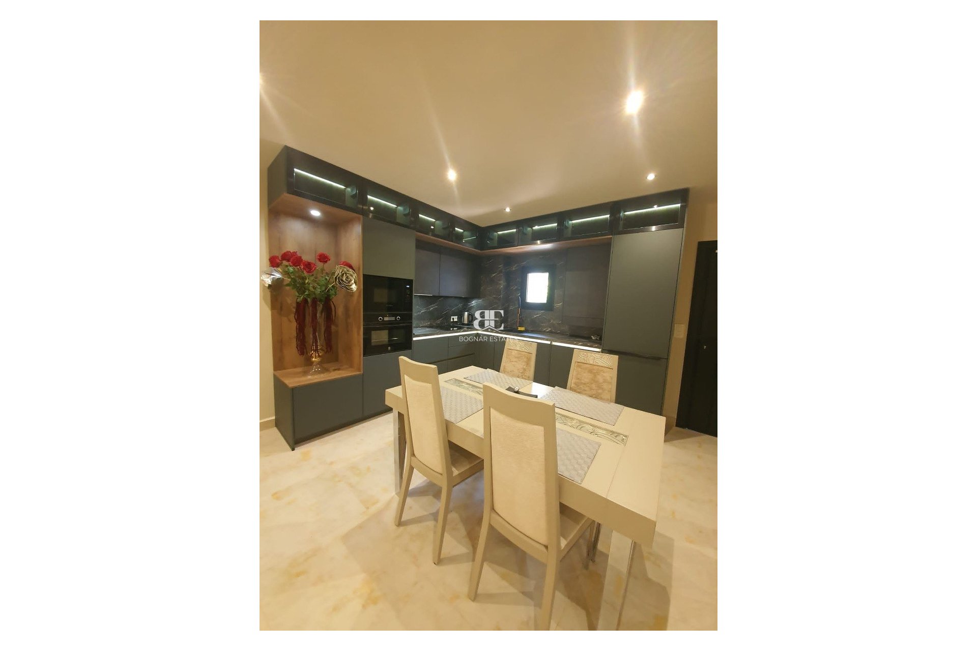 Herverkoop - apartment -
Marbella - Puerto Banús