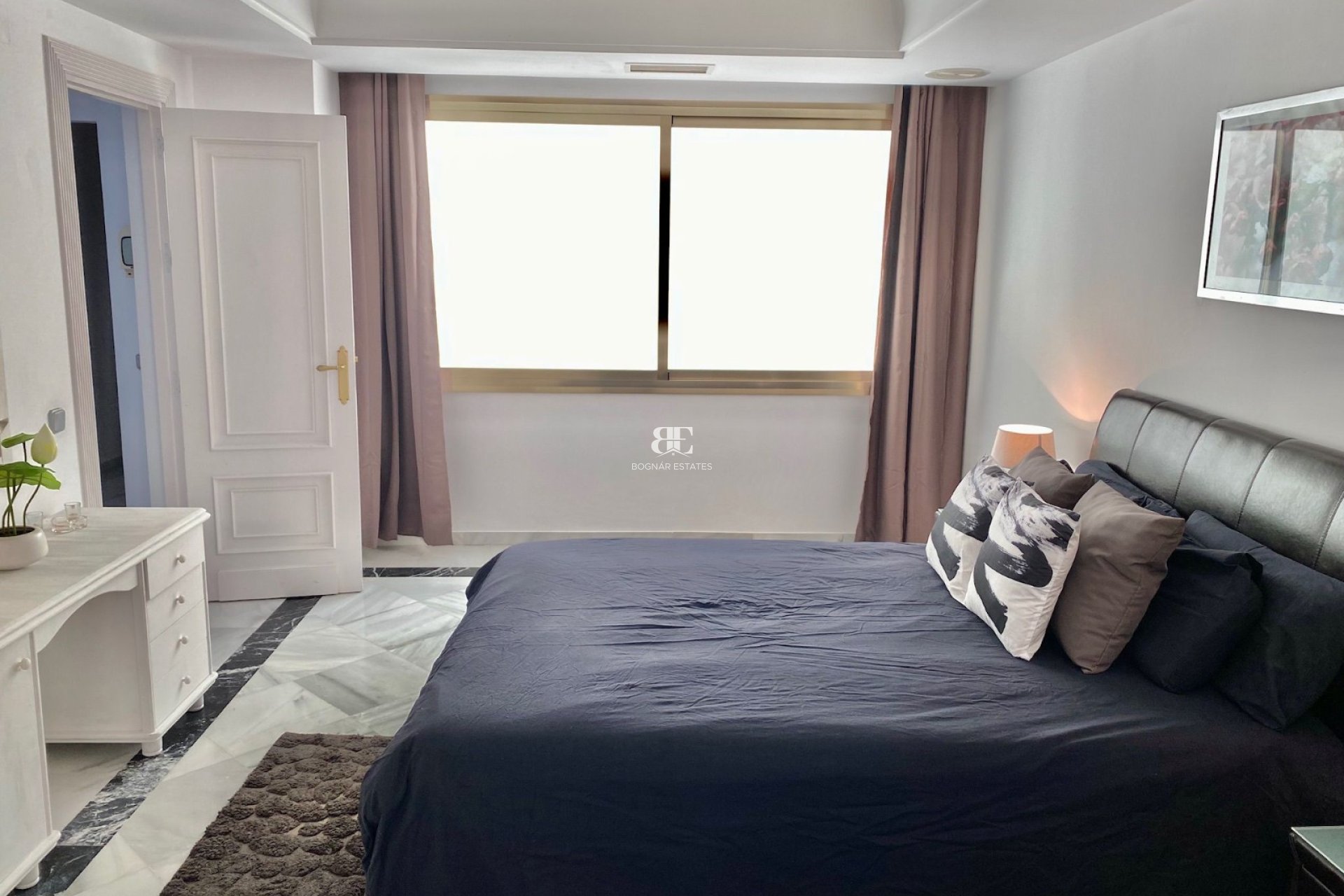 Herverkoop - apartment -
Marbella - Puerto Banús