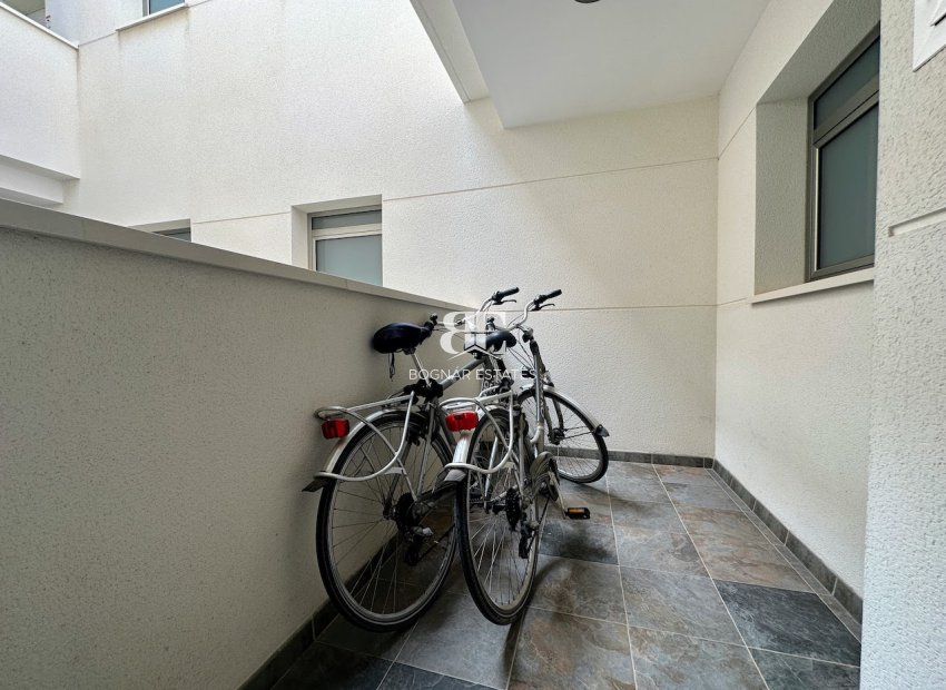 Herverkoop - apartment -
Orihuela Costa - La Zenia
