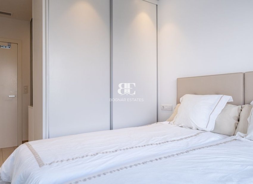 Herverkoop - apartment -
Orihuela Costa - Las Colinas golf