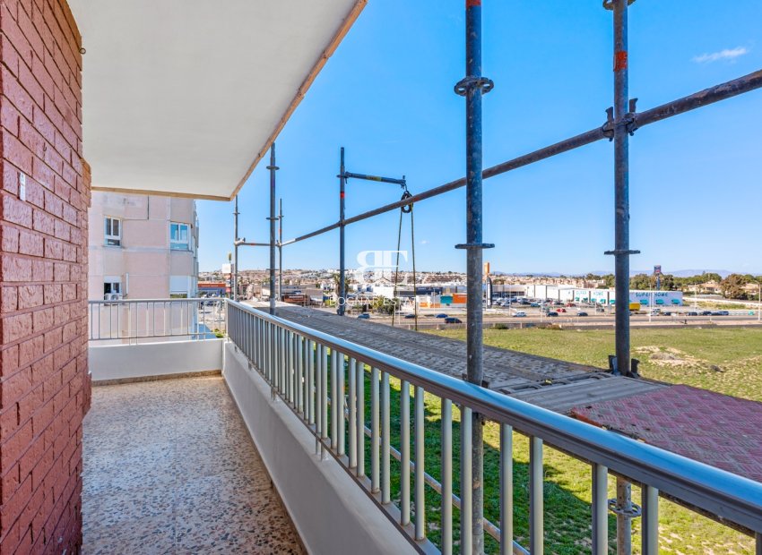 Herverkoop - apartment -
Orihuela Costa - Punta Prima