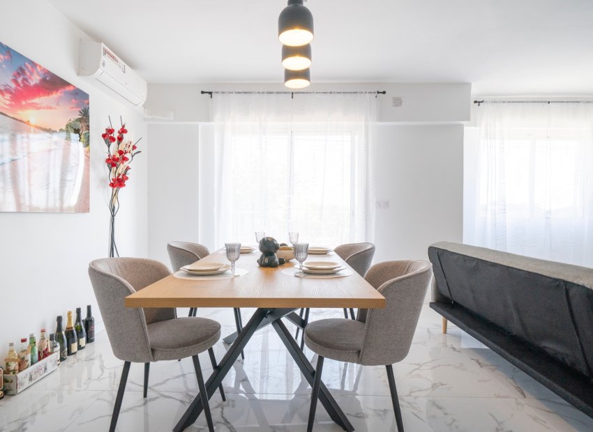 Herverkoop - apartment -
Orihuela Costa - Punta Prima