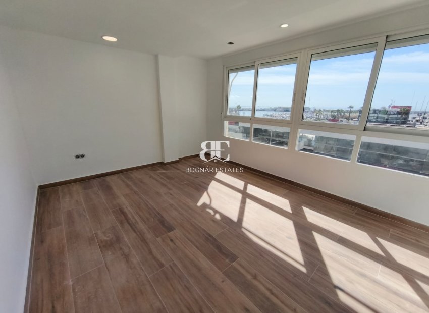 Herverkoop - apartment -
Santa Pola - Puerto