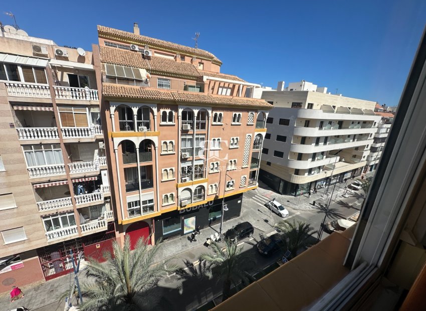 Herverkoop - apartment -
Torrevieja - Center