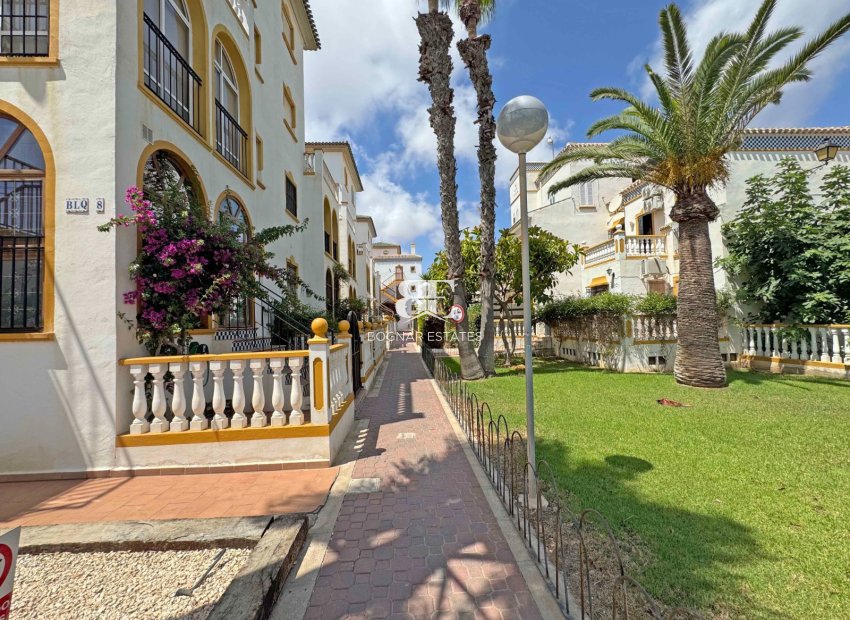 Herverkoop - apartment -
Torrevieja - La Mata