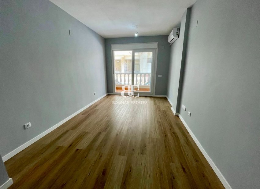Herverkoop - apartment -
Torrevieja - La Mata