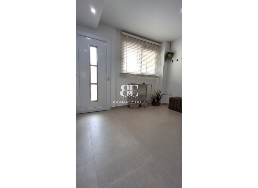 Herverkoop - apartment -
Torrevieja - Playa Acequion