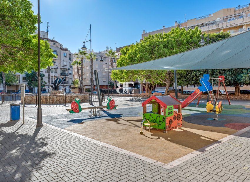 Herverkoop - apartment -
Torrevieja - Playa del Cura