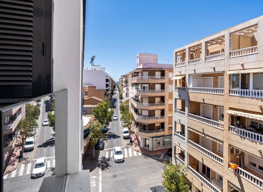 Herverkoop - apartment -
Torrevieja - Playa del Cura