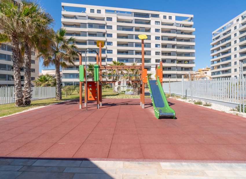 Herverkoop - apartment -
Torrevieja - Punta Prima