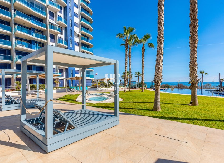 Herverkoop - apartment -
Torrevieja - Punta Prima
