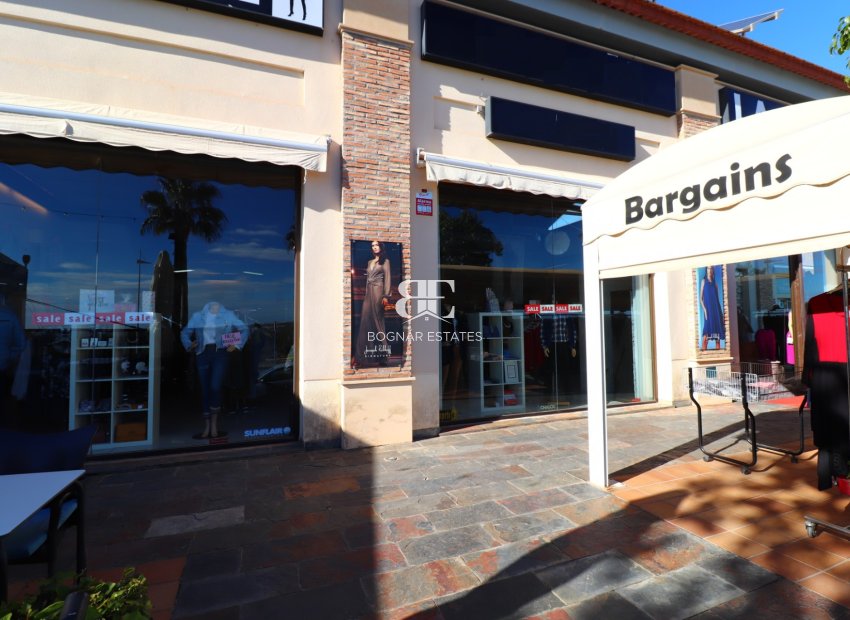 Herverkoop - Commercial (Leasehold) -
Algorfa - La finca Golf
