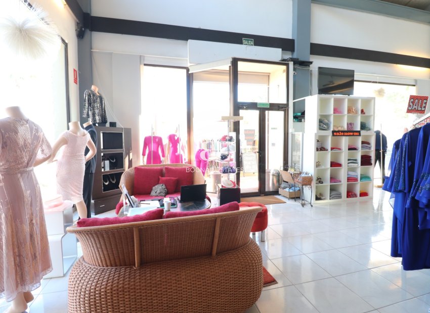 Herverkoop - Commercial (Leasehold) -
Algorfa - La finca Golf