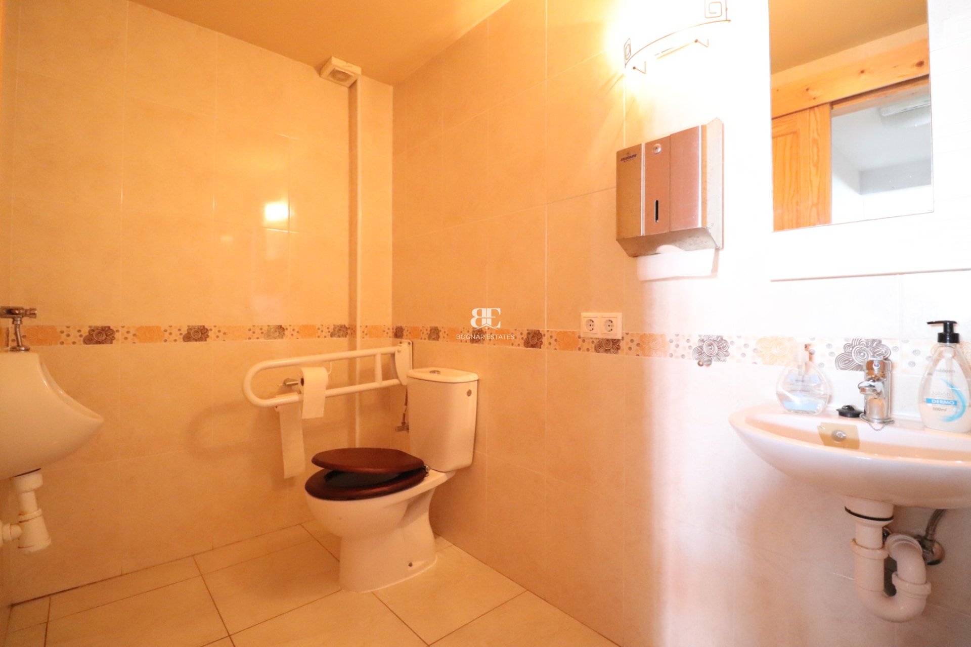 Herverkoop - Commercial (Leasehold) -
Algorfa - La finca Golf