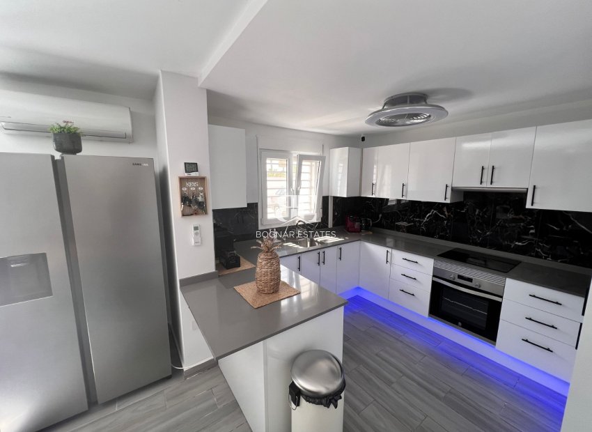 Herverkoop - Country House -
Elche - La Marina