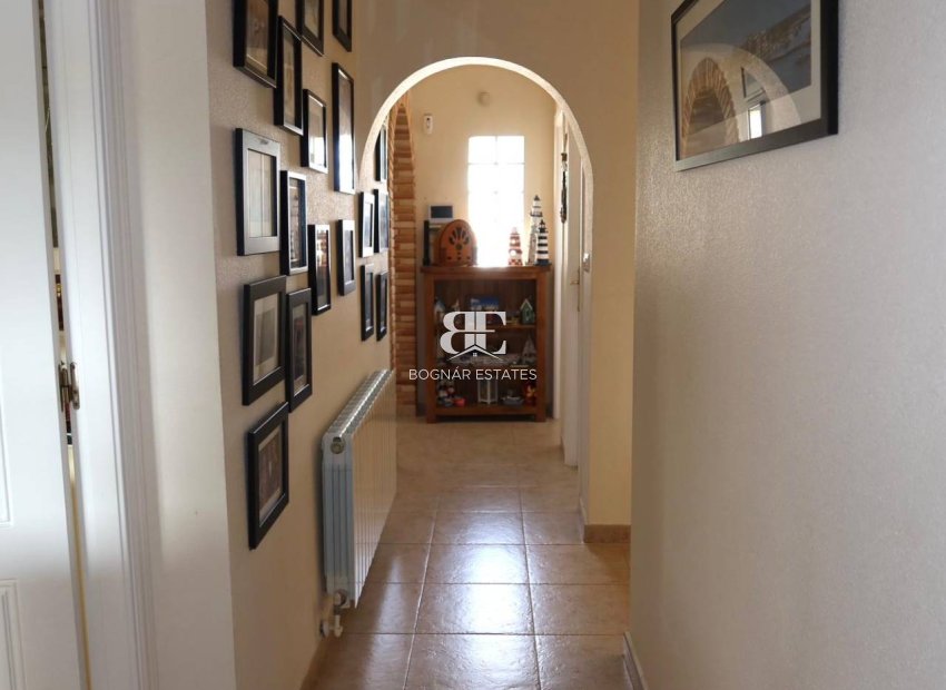 Herverkoop - Country House -
Orihuela