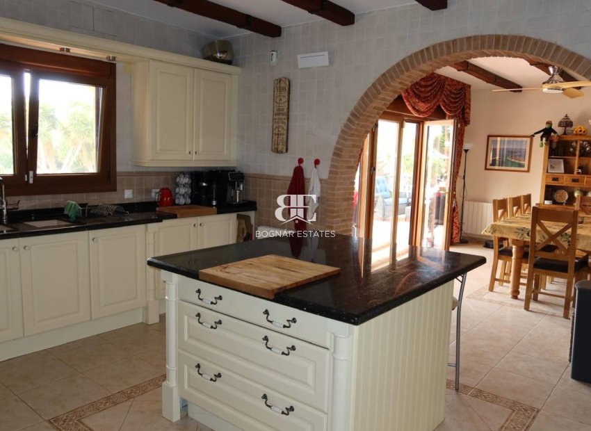 Herverkoop - Country House -
Orihuela