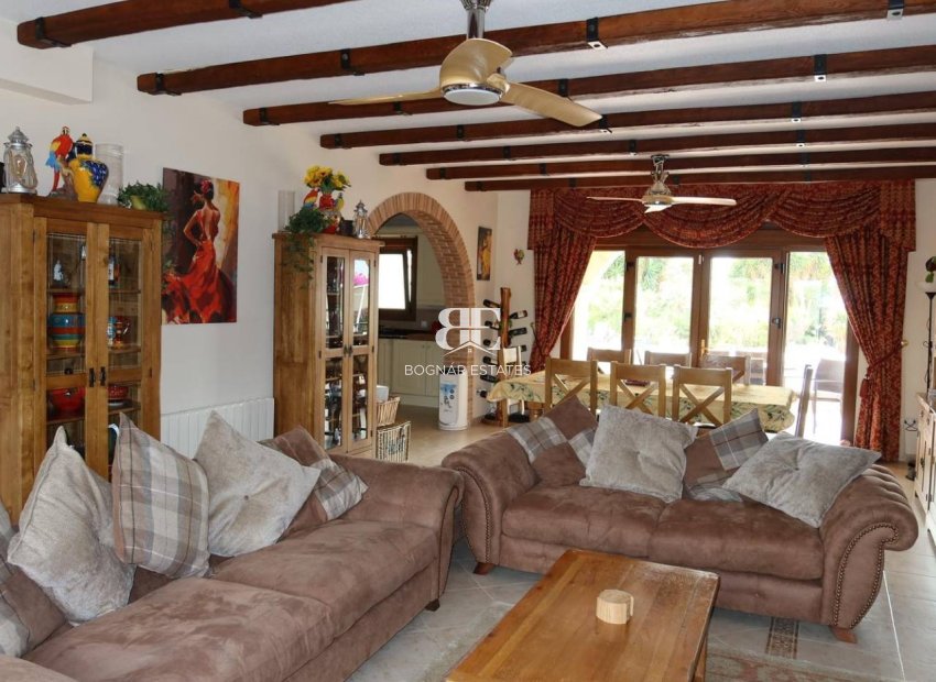 Herverkoop - Country House -
Orihuela