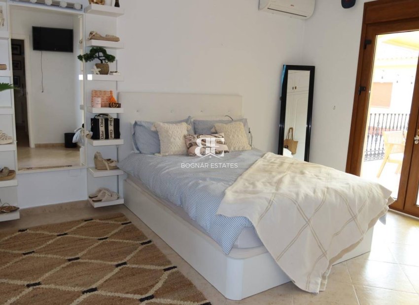 Herverkoop - Country House -
Orihuela