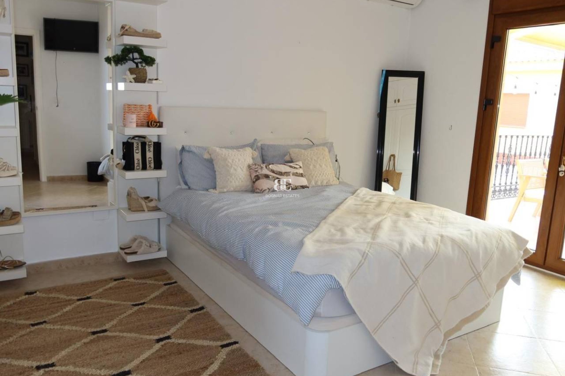 Herverkoop - Country House -
Orihuela