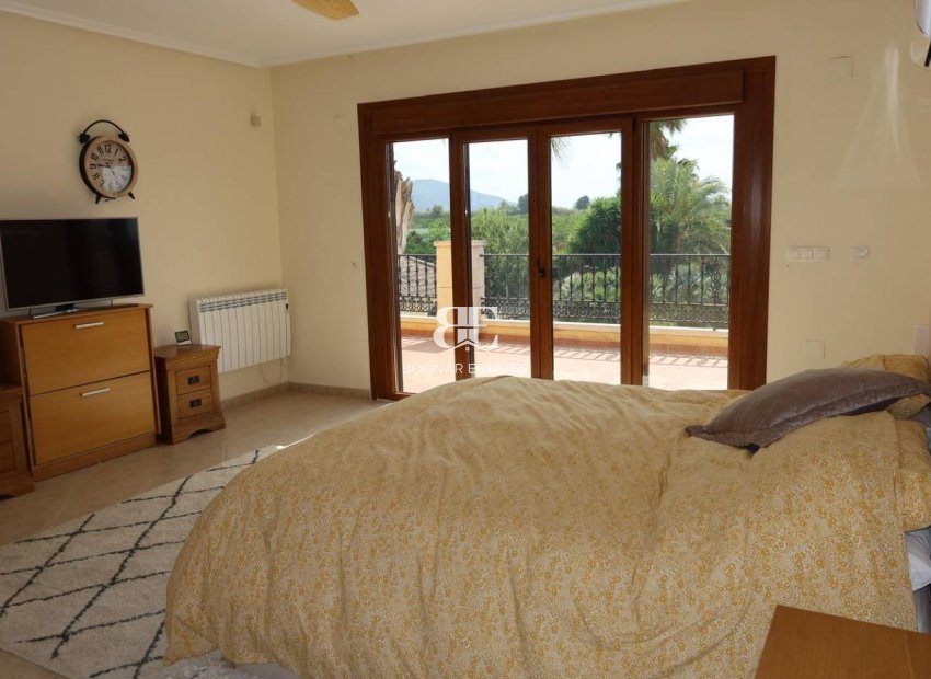 Herverkoop - Country House -
Orihuela