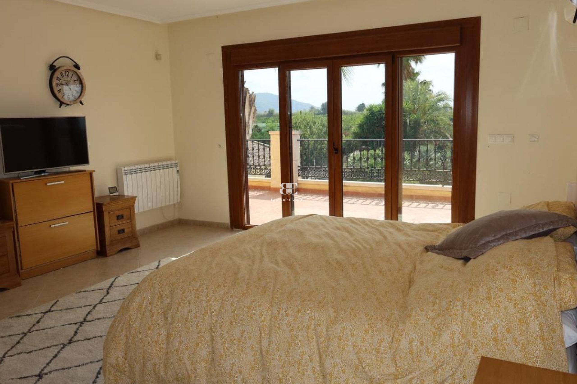 Herverkoop - Country House -
Orihuela