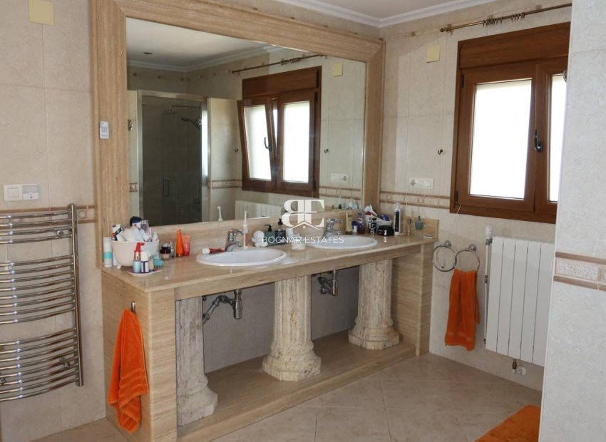 Herverkoop - Country House -
Orihuela