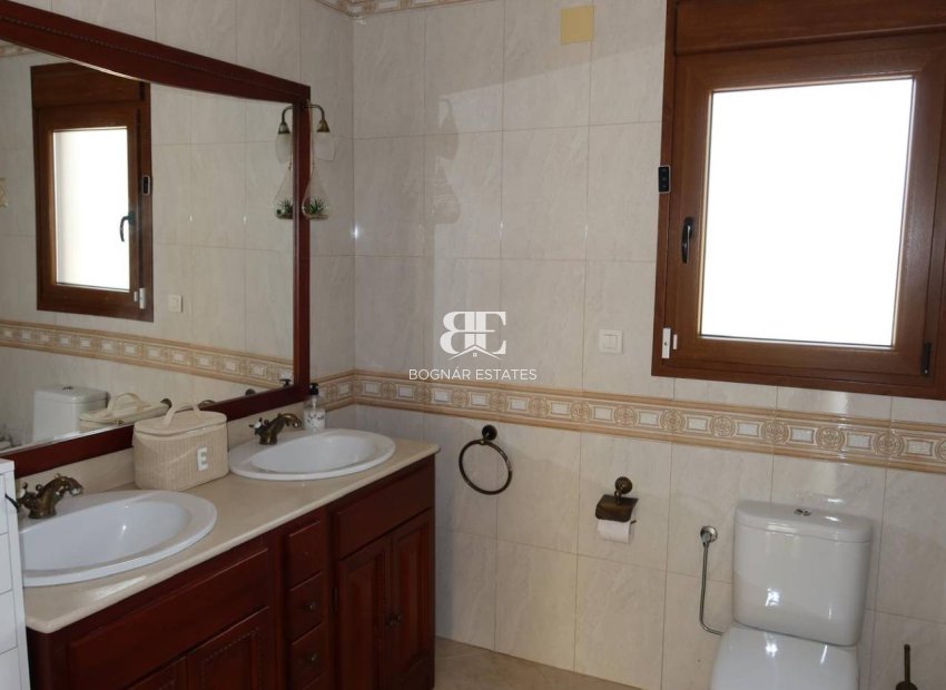 Herverkoop - Country House -
Orihuela