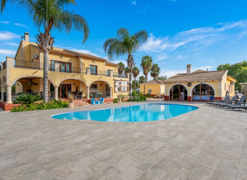 Herverkoop - Country House -
Orihuela