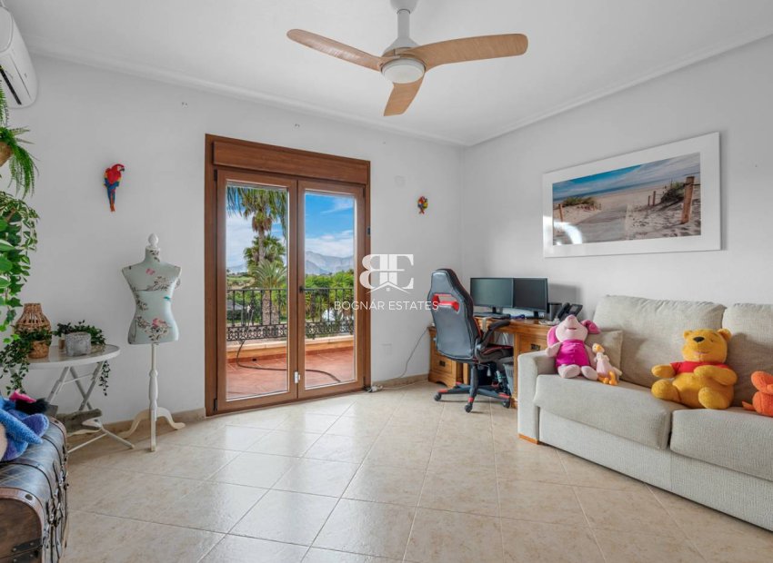 Herverkoop - Country House -
Orihuela