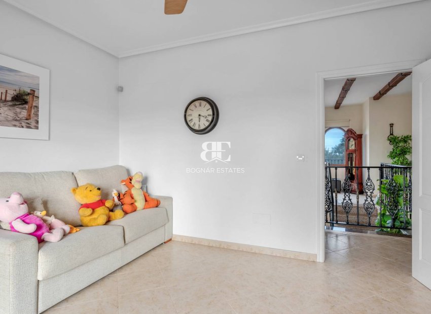 Herverkoop - Country House -
Orihuela