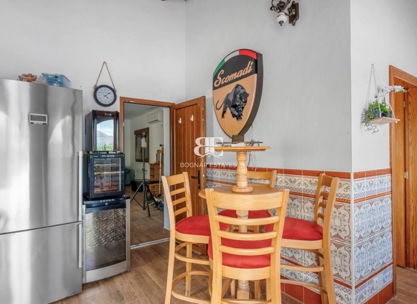 Herverkoop - Country House -
Orihuela