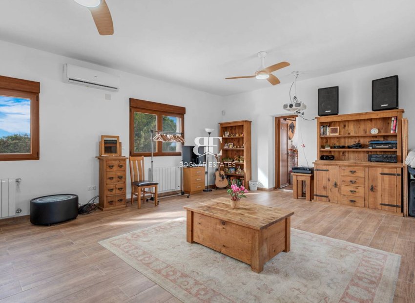 Herverkoop - Country House -
Orihuela