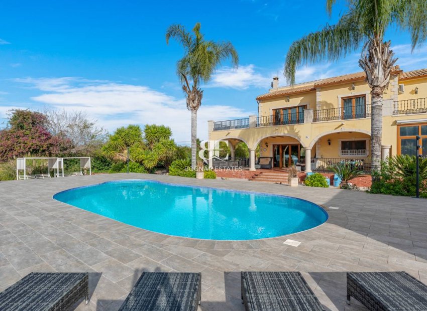 Herverkoop - Country House -
Orihuela