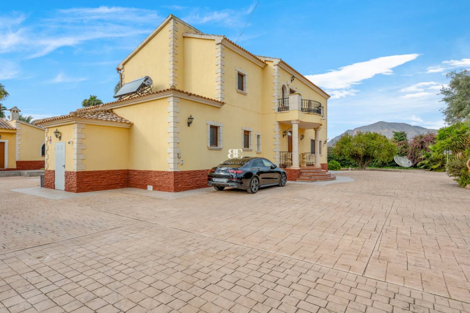 Herverkoop - Country House -
Orihuela