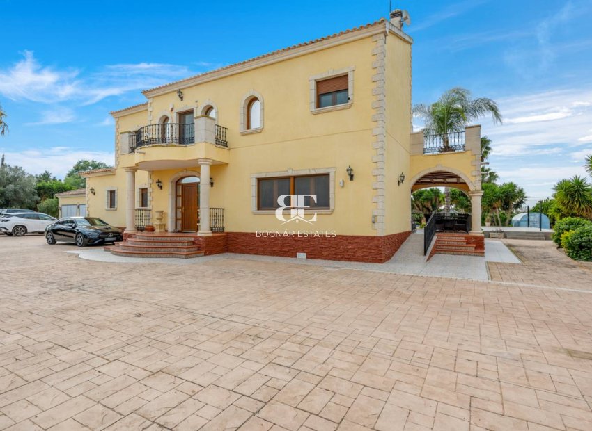 Herverkoop - Country House -
Orihuela