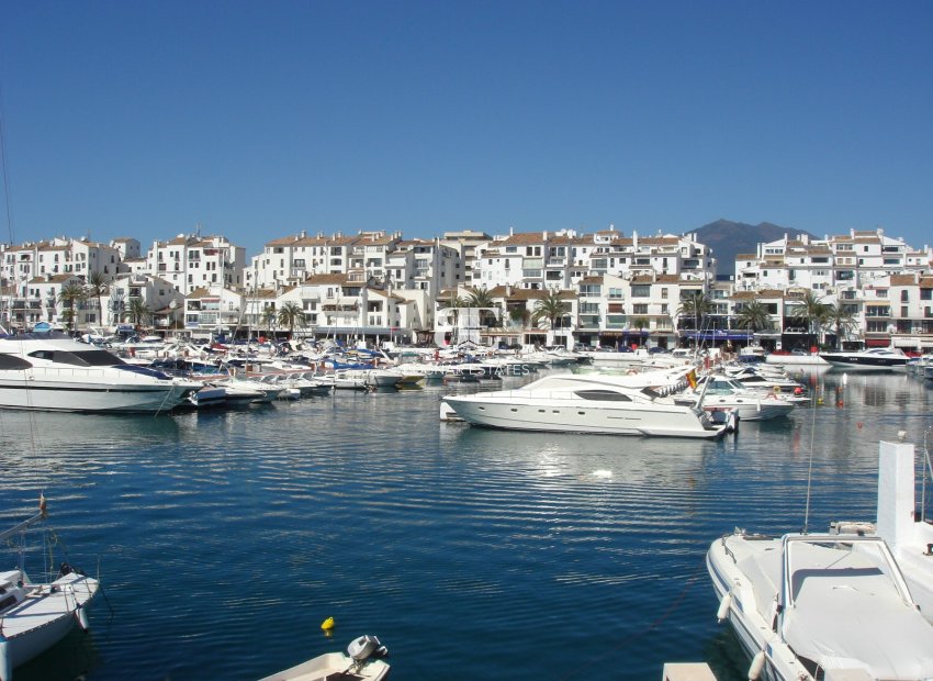 Herverkoop - Garage -
Marbella - Puerto Banús