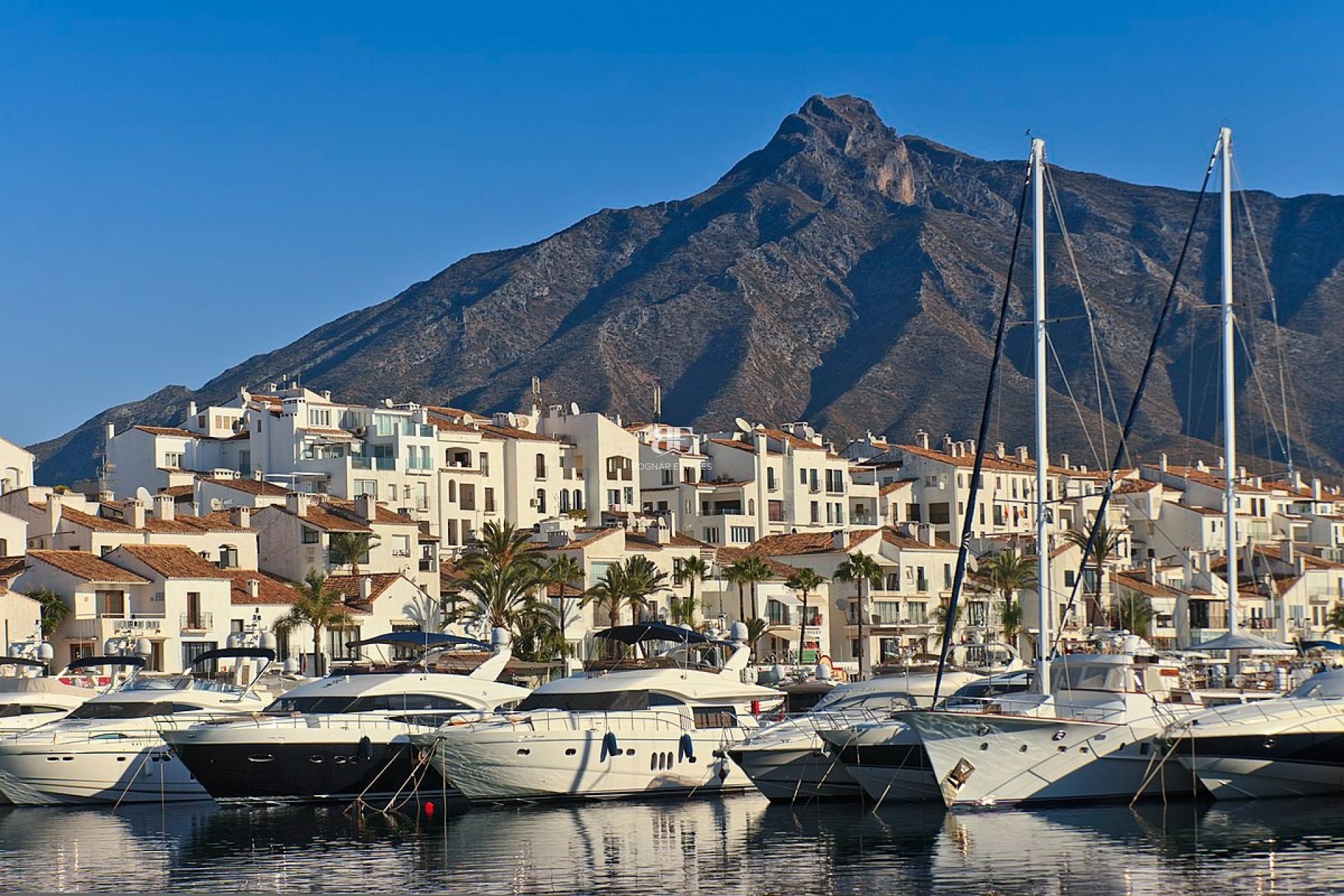 Herverkoop - Garage -
Marbella - Puerto Banús