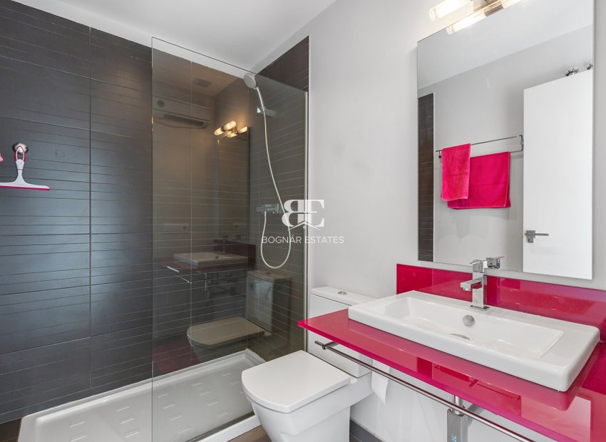 Herverkoop - Herenhuis -
Algorfa - La finca Golf