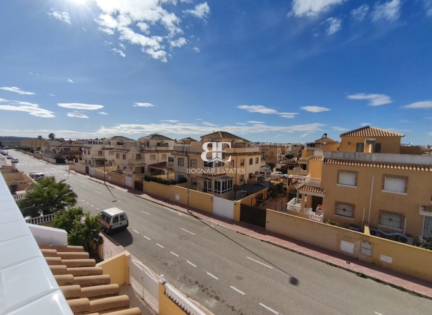 Herverkoop - Herenhuis -
Ciudad Quesada