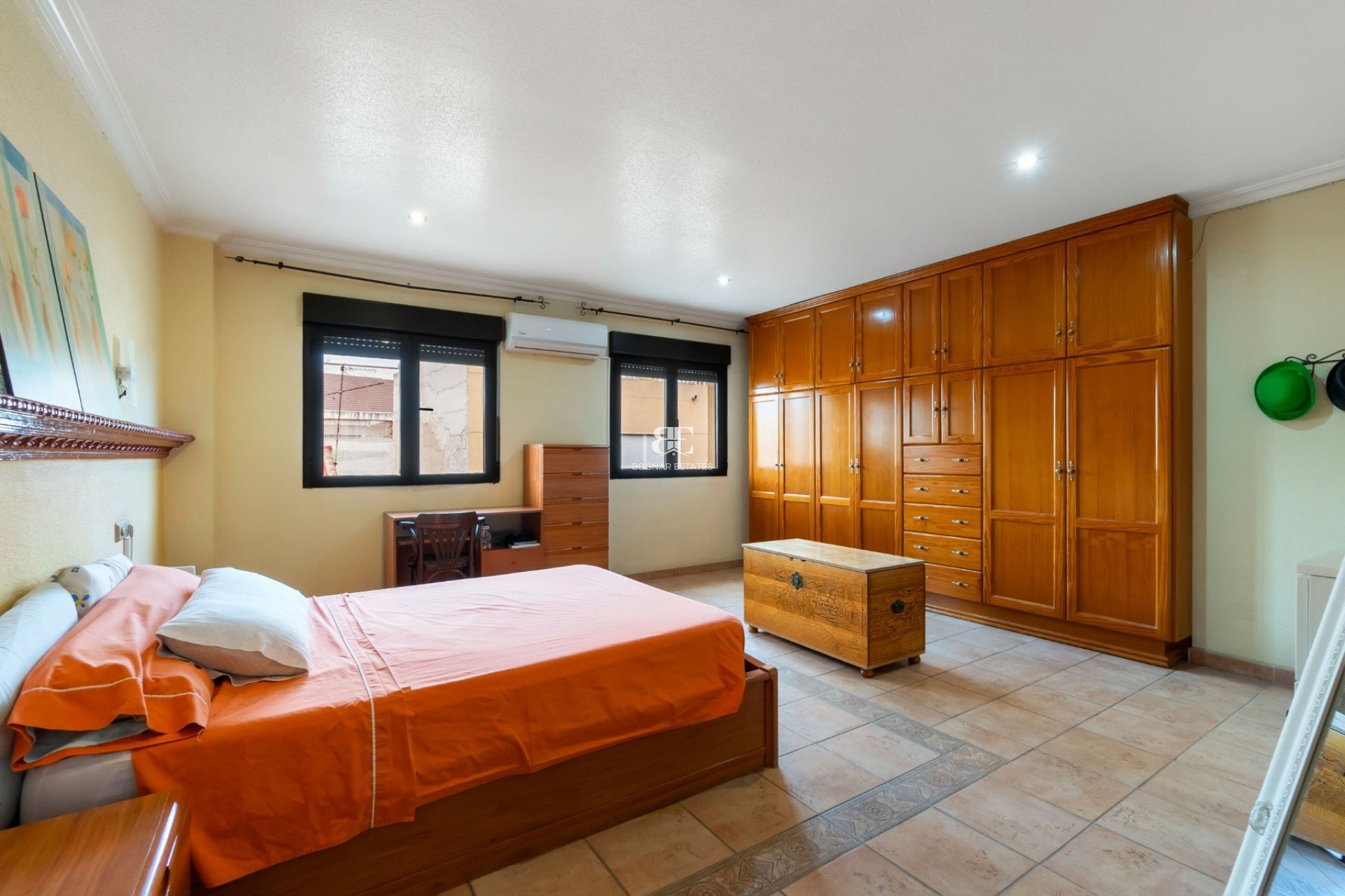 Herverkoop - Herenhuis -
Ciudad Quesada