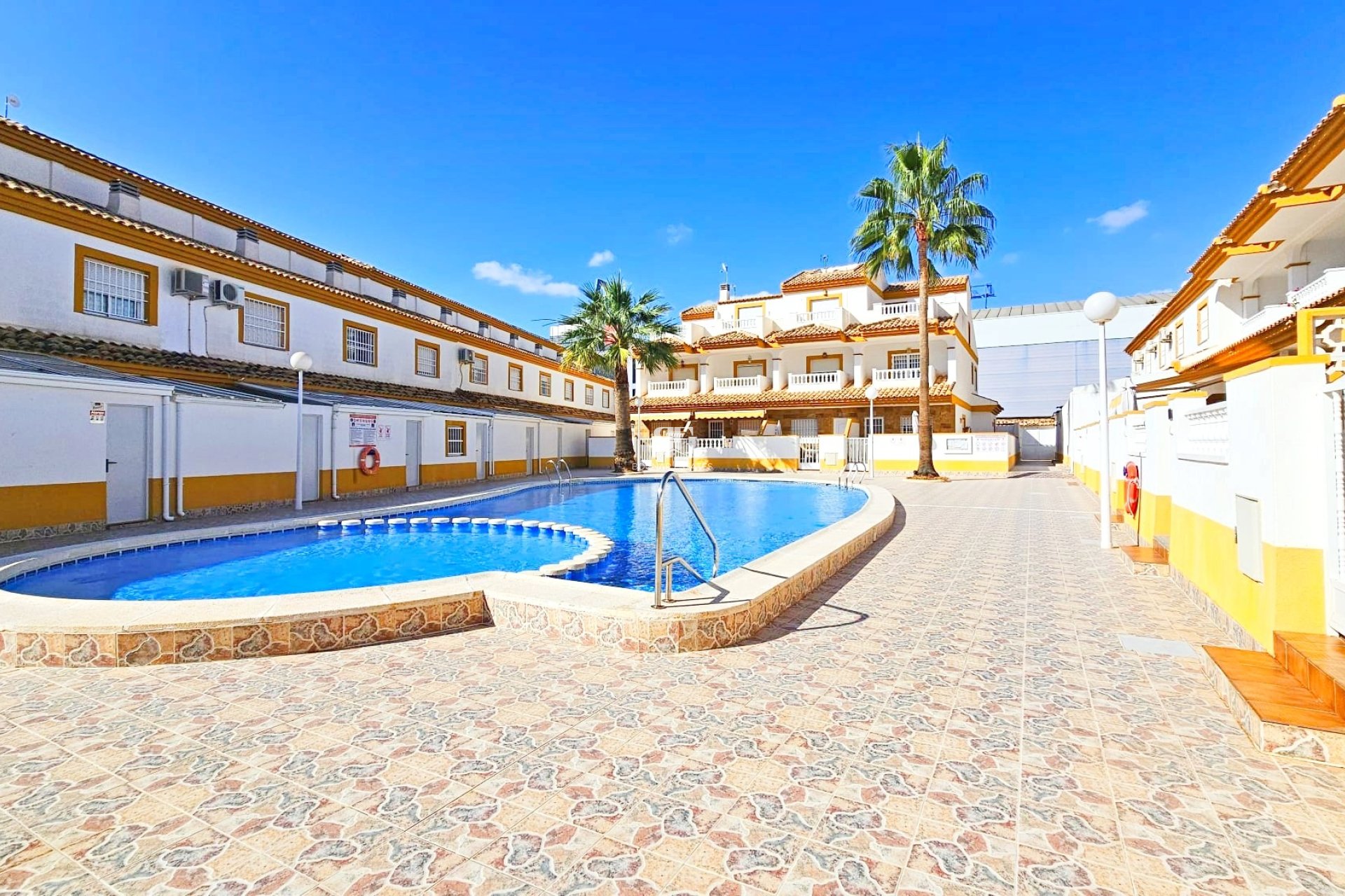 Herverkoop - Herenhuis -
Los Alcazares