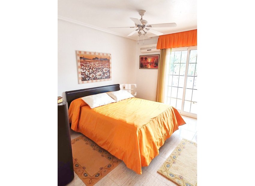 Herverkoop - Herenhuis -
Los Alcazares